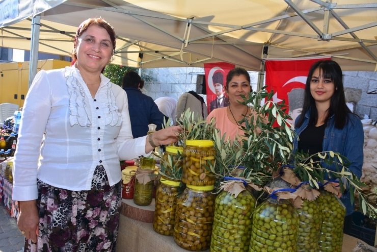 Torbalı’da Zeytin Festivaline Binlerce Kişi Katıldı