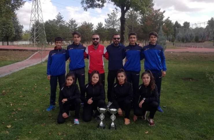 Van Büyükşehir Belediyesi Atletizm Dalında Finallerde