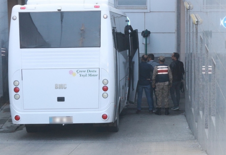 Terörden Alınan Şahıslar İçin Etten Duvar Ördüler