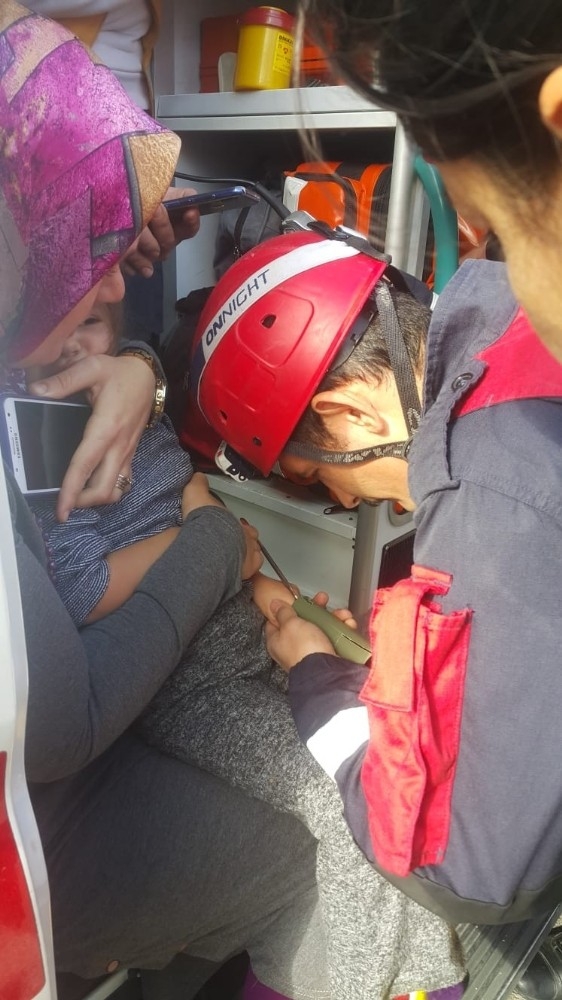 Parmağını Makarona Sıkıştıran Çocuğun İmdadına İtfaiye Yetişti