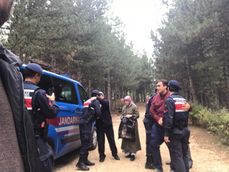 Mantar Toplarken Kaybolan Zihinsel Engelli Kızı Jandarma Ekipleri Buldu