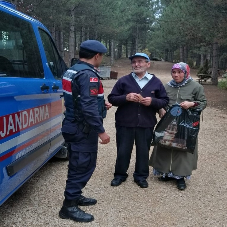 Mantar Toplarken Kaybolan Zihinsel Engelli Kızı Jandarma Ekipleri Buldu