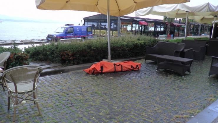 Kocaeli’de Erkek Cesedi Bulundu