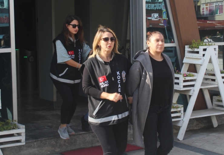Masaj Salonunda Fuhuş Yaptıran Kadınlar Tutuklandı