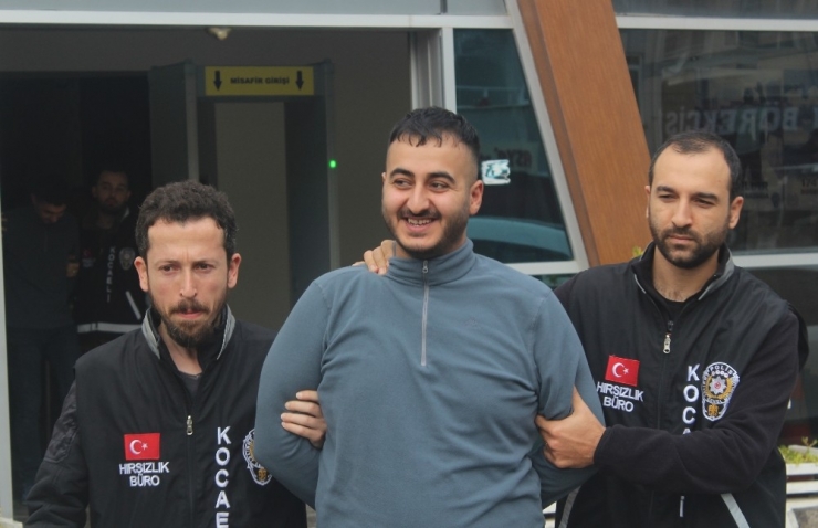 Balkondan Tırmanıp Girdikleri Evi Soyan Hırsızlar Tutuklandı