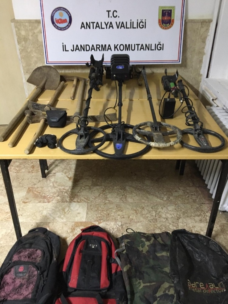 Kaçak Kazı Yapan 4 Şahıs Suçüstü Yakalandı