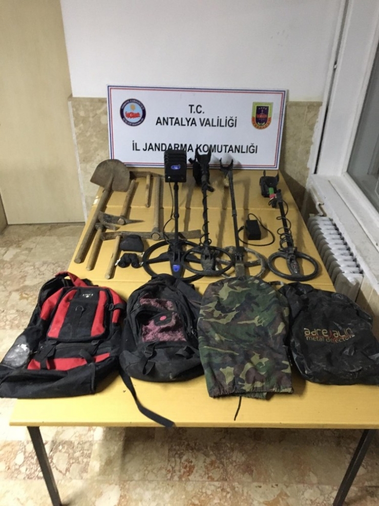 Kaçak Kazı Yapan 4 Şahıs Suçüstü Yakalandı