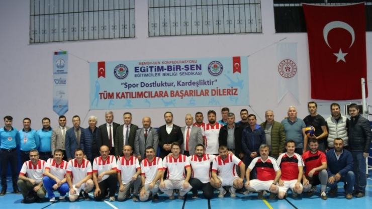 Kütahya’da 24 Kasım Öğretmenler Günü Voleybol Turnuvası