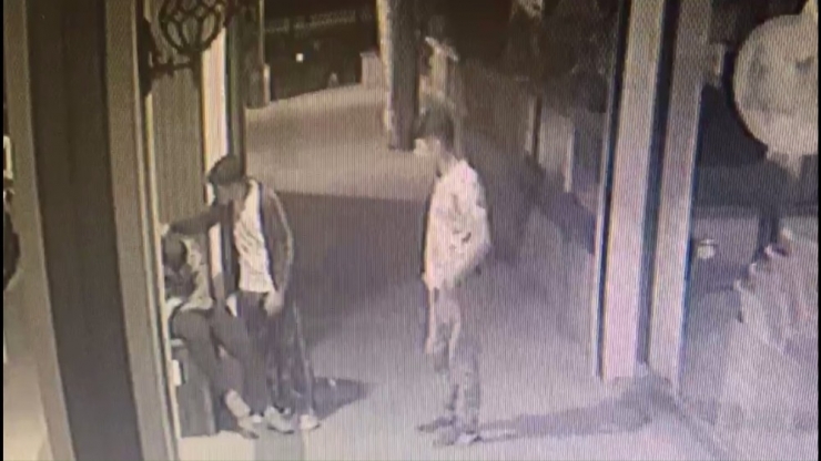 Hırsız Rahatlığıyla Pes Dedirtti, Hem Çaldı Hem Zorla Uzaklaştırıldı