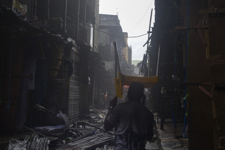 Nijerya’da 5 Katlı Binada Yangın