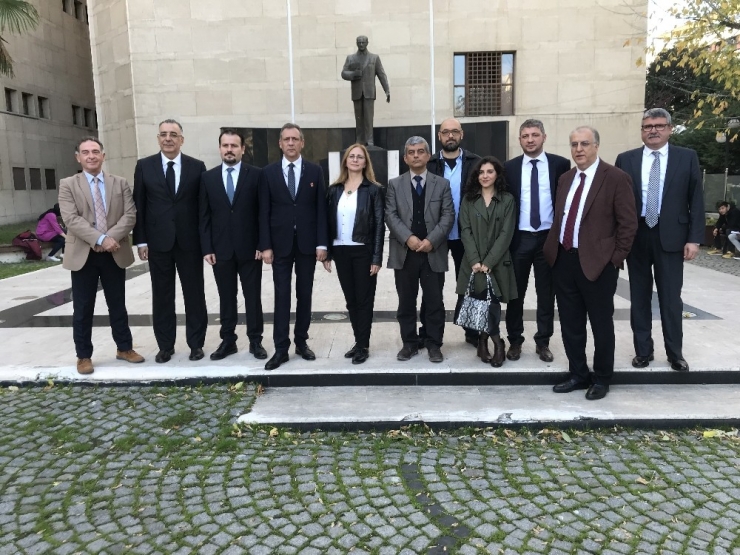 Dişi Uyuşmayan Hasta Tarafından Bıçaklanan Doktor Mahkemede Konuştu: