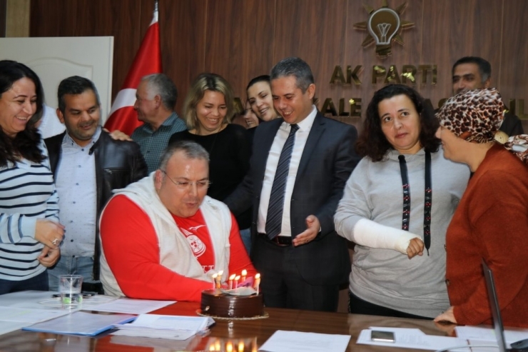 Dünya Şampiyonuna Pastalı Kutlama