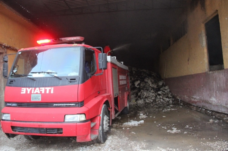 Çırçır Fabrikasında Korkutan Yangın: Tonlarca Pamuk Kül Oldu