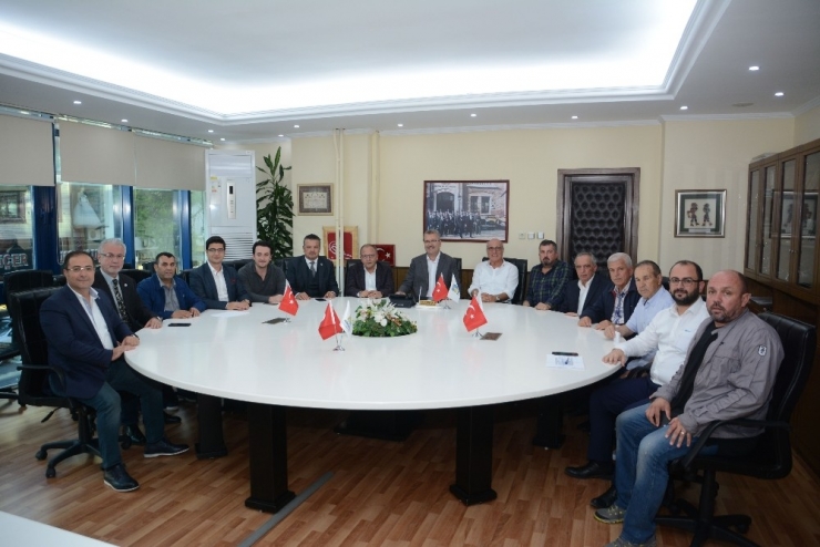 Yeni Başkan Ülker’den Karacabey Belediyespor’a Ziyaret