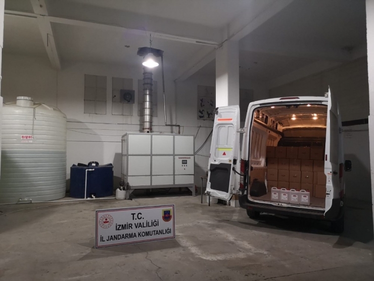 İzmir’de Kaçak İçki İmal Edilen Depoya Jandarmadan Şok Baskın