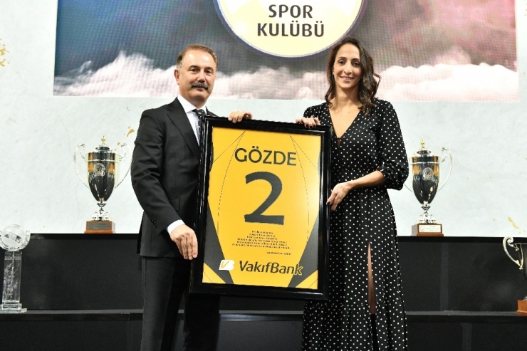 Gözde Kırdar’ın Forması Emekli Edildi