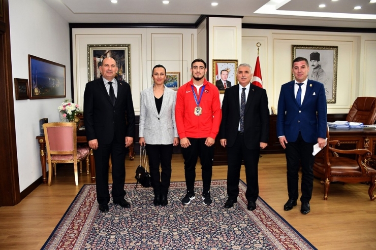 Rusya’dan Bronz Madalya İle Döndü