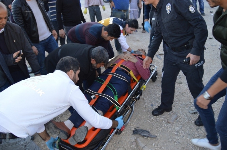 Otomobiller Kafa Kafaya Çarpıştı