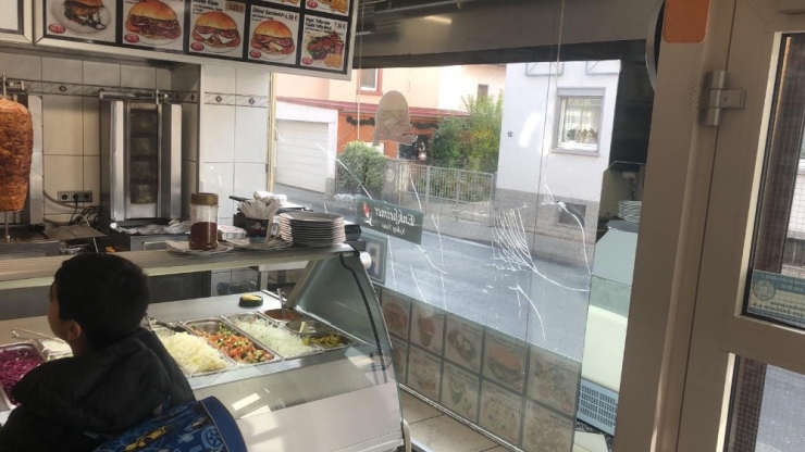 Alman Irkçılar, Türk Lokantasına Saldırdı