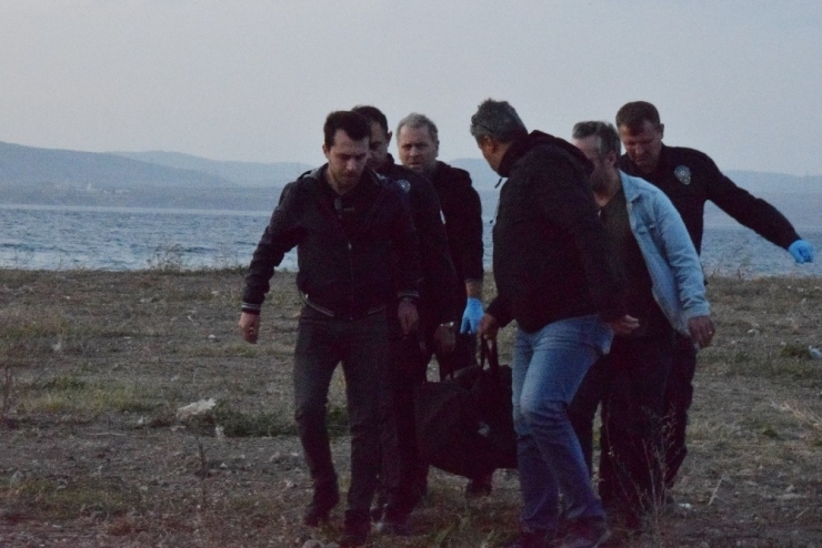 Çanakkale Sahilinde Ölen Yaşlı Kadının Üstünü Kumlar Kapatınca Günlerce Fark Edilmedi