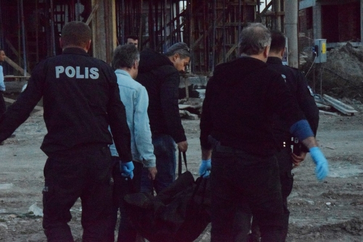 Çanakkale Sahilinde Ölen Yaşlı Kadının Üstünü Kumlar Kapatınca Günlerce Fark Edilmedi