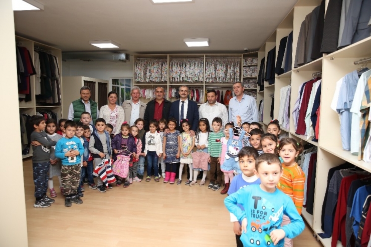 Çocuklardan Toplumsal Dayanışma Mağazasına Destek