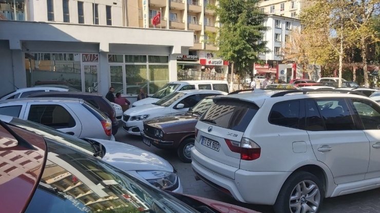 Duyarsız Sürücüler Diğer Sürücülere Zor Anlar Yaşatıyor