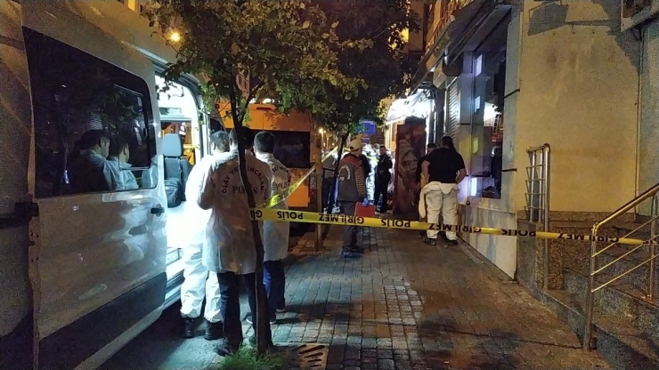 Fatih’te Bir Evde 2’si Kadın 4 Kardeşin Cesedi Bulundu