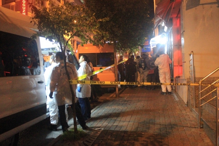 Fatih’te Bir Evde 4 Kişinin Cesedi Bulundu