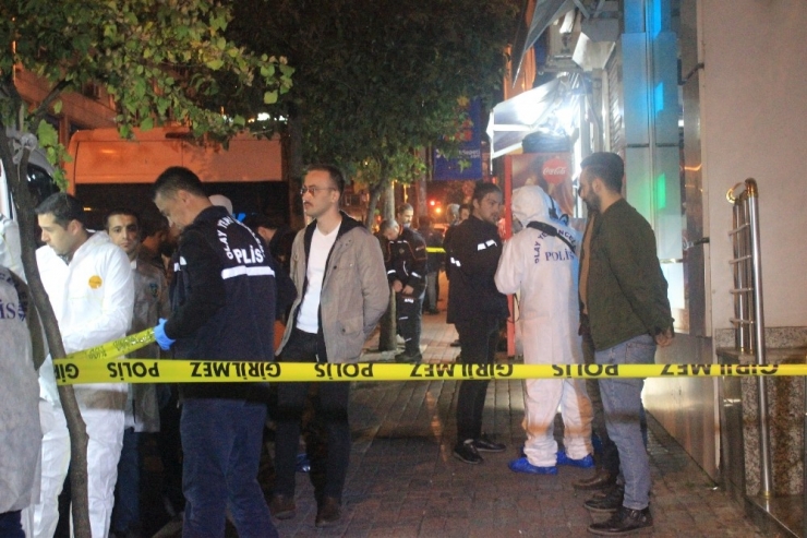 Fatih’te Bir Evde 4 Kişinin Cesedi Bulundu