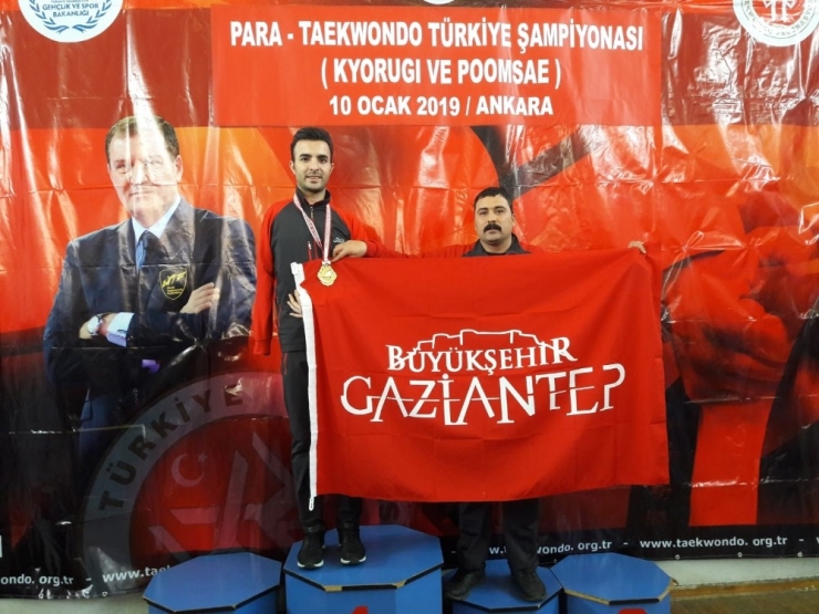 Tek Kolu Olmayan Milli Sporcu Ayaklarıyla Dünyaya Meydan Okuyor