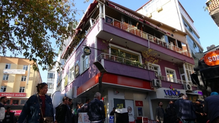 Isparta’da Depreme Dayanıklılık Numunesi Alınmak İstenen Bina Önünde Arbede