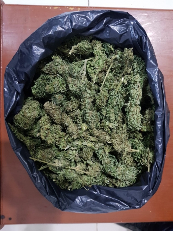 İzmir’de Uyuşturucu Operasyonu: 2 Gözaltı