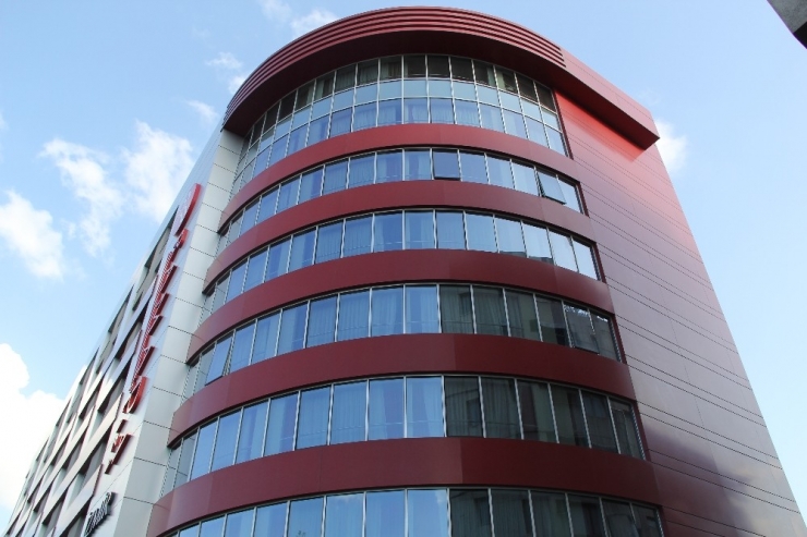 İzmir’de Ünlü Otele Tahliye Kararı