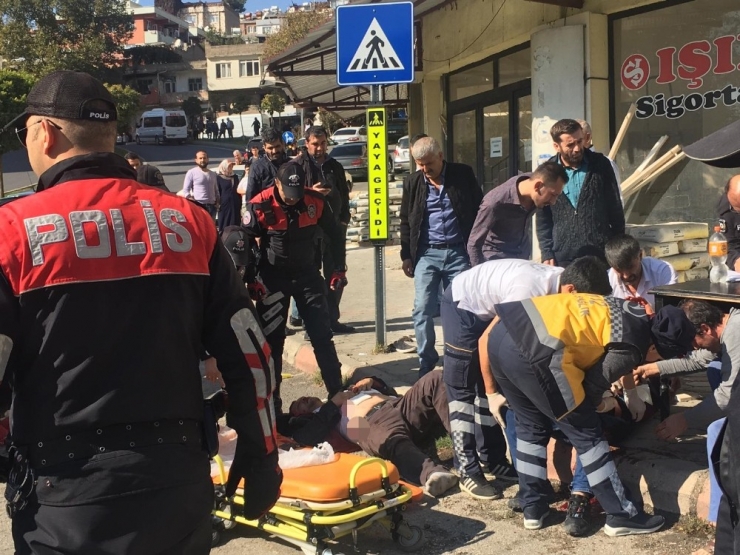 Trafik Kazası Sonrası Sopalı Bıçaklı Kavga: 3 Yaralı