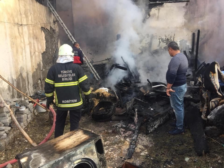 Kars’ta Kömürlükte Yangın Çıktı