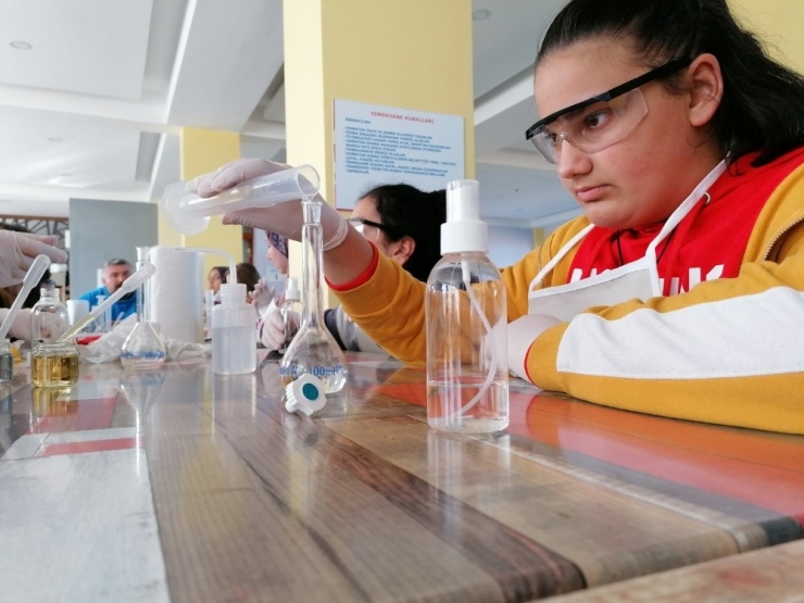 Öğrenciler Atabey Gençlik Kampında Bilimle Tanışıyor