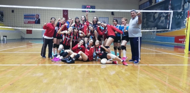 Turgutlu Belediyespor Voleybol Takımı Genç Kızlar İl Birincisi Oldu
