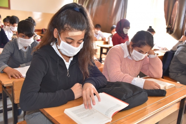 Lösemili Birgül İçin Tüm Öğrenciler Maske Taktı