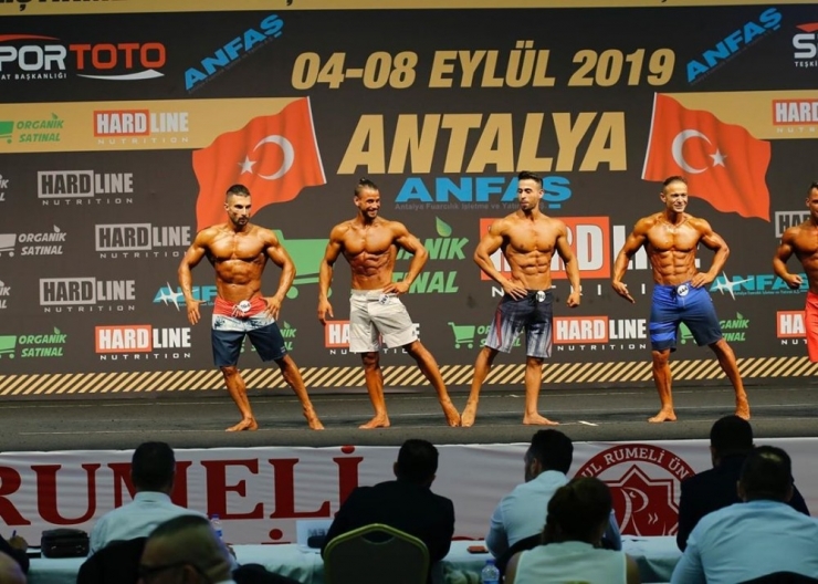 Milli Vücut Geliştirme Sporcuları Dubai’de Türkiye’yi Temsil Edecek