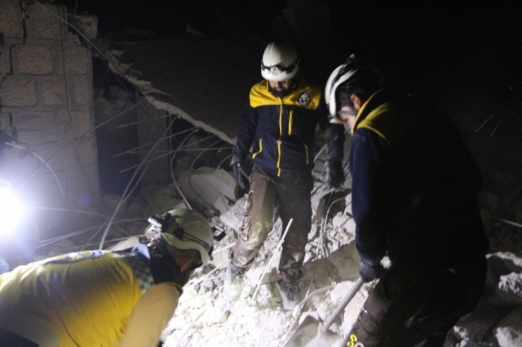 Rus Uçakları İdlib’de Bir Evi Vurdu: 3 Çocuk Öldü