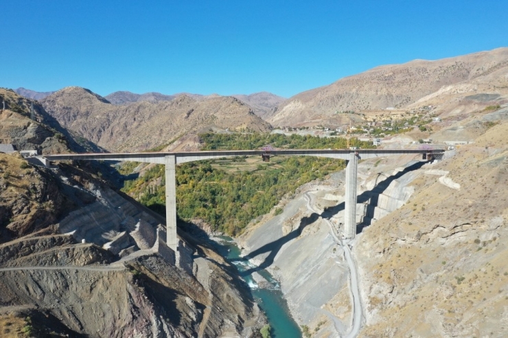 Türkiye’nin En Büyük Konsol Viyadüklü Asma Köprüsü Tamamlandı