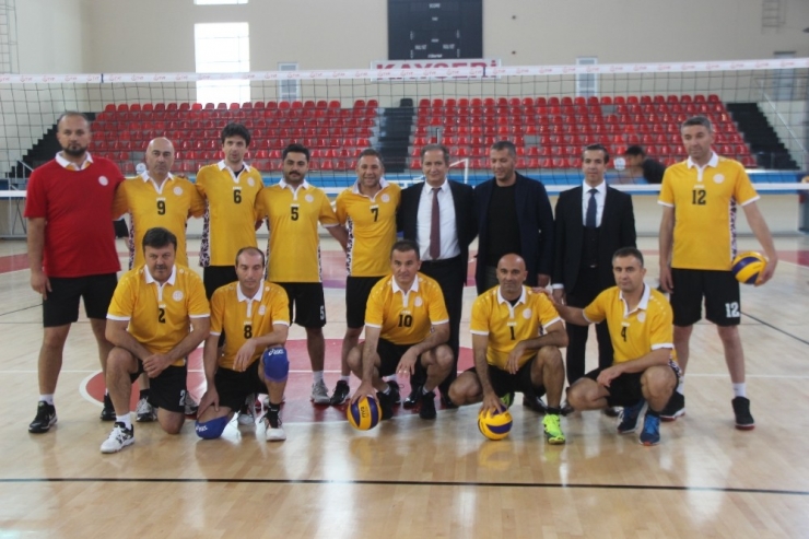 Türkiye Öğretmenler Kupası İç Anadolu Voleybol Turnuvası Kayseri’de Başladı
