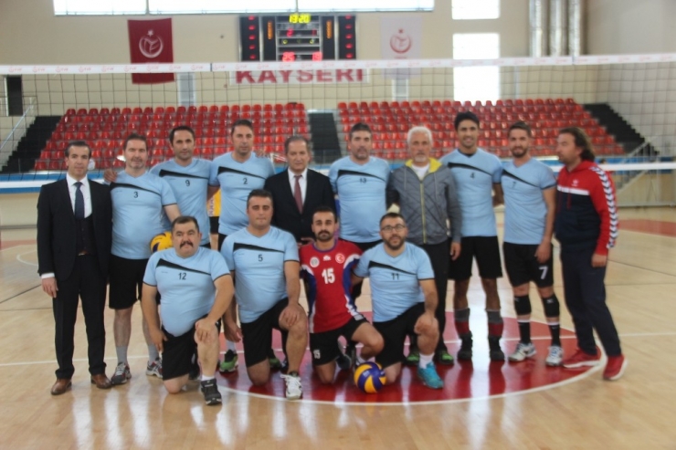 Türkiye Öğretmenler Kupası İç Anadolu Voleybol Turnuvası Kayseri’de Başladı
