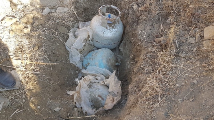 Van’da Pkk’ya Ait 2’si Eyp İle Tuzaklanmış 3 Büyük Tüp Ele Geçirildi