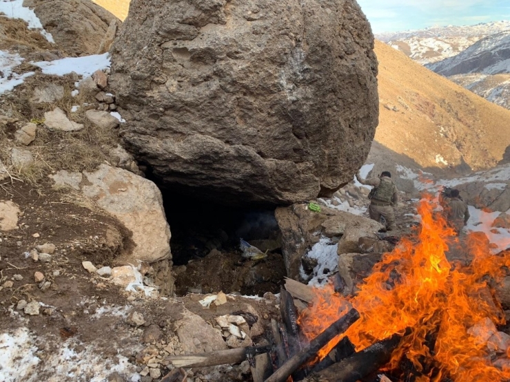 Van’da Pkk’ya Ait 4 Antitank Roketatar Ve 1 Antipersonel Roketatar Ele Geçirildi