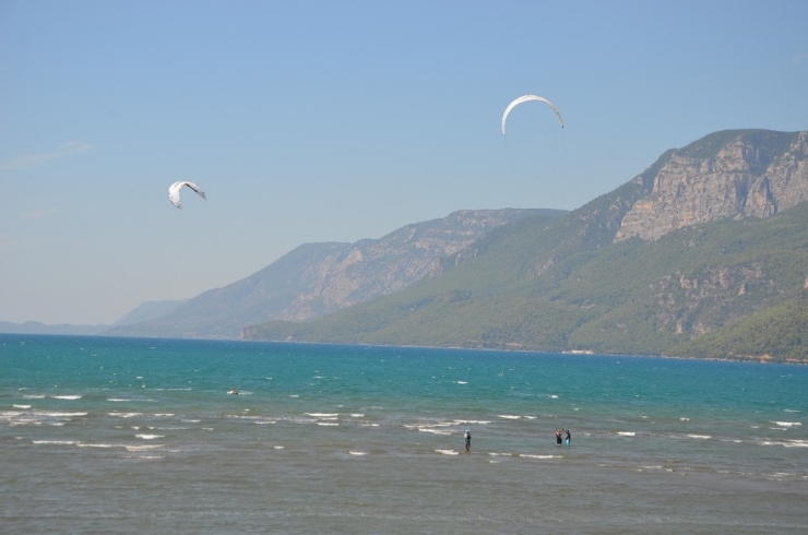 Hollandalı Dede 4 Katlı Apartman Yüksekliğinde Sıçradı