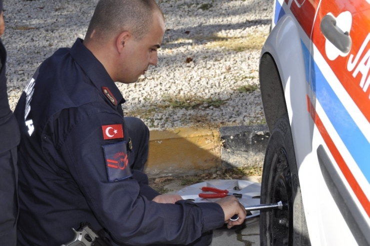 Şuhut Jandarma Trafik Ekiplerine Kış Lastiği Uygulaması