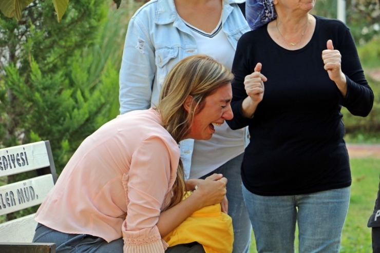 Antalya’da Taksici İle Gözü Yaşlı İranlı Turist Tartışması