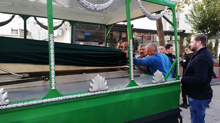 Minik Öğrencinin Cenazesi Adli Tıp Kurumu’na Kaldırıldı